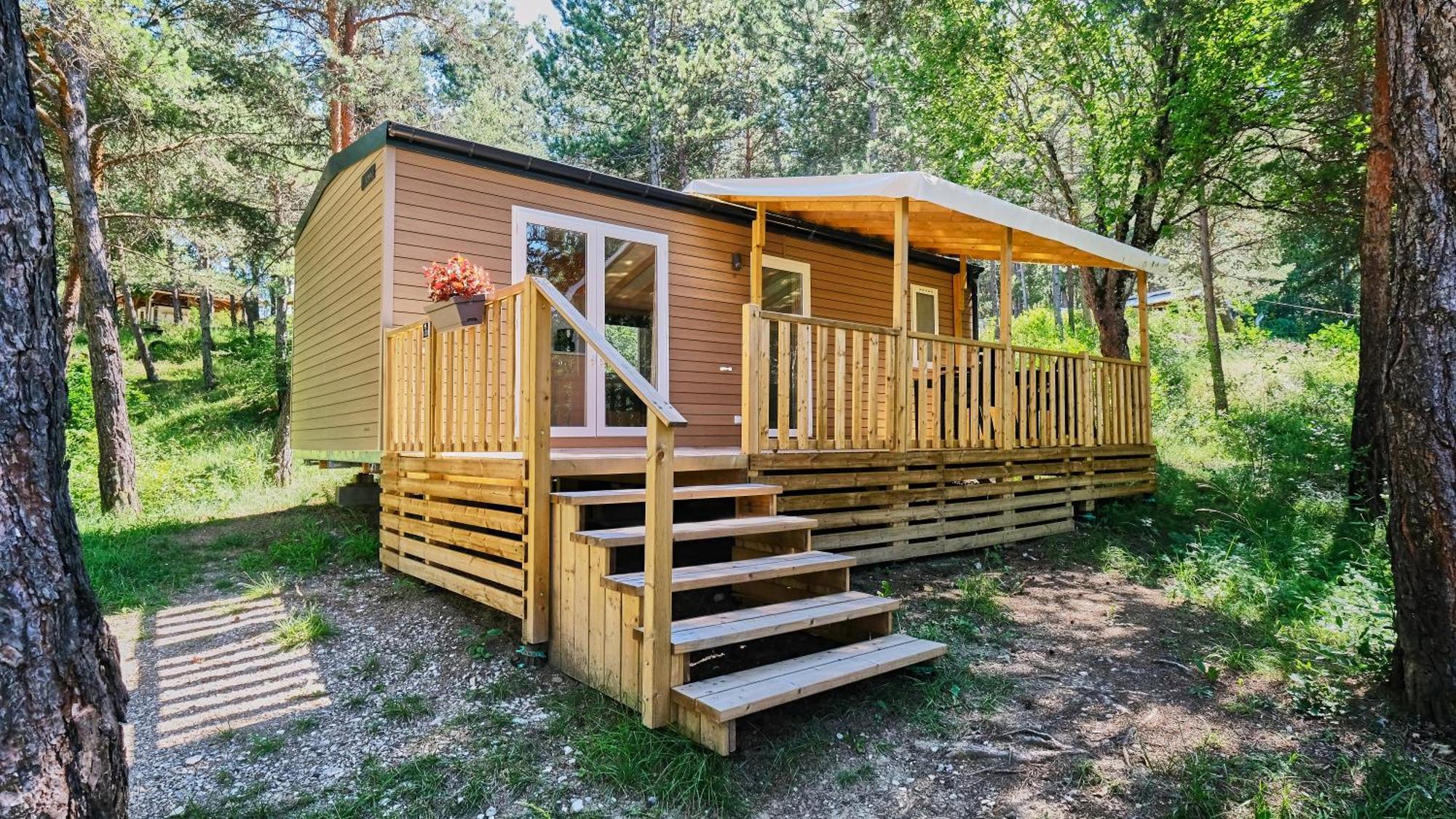 Camping Le Couriou Recoubeau-Jansac Exteriör bild