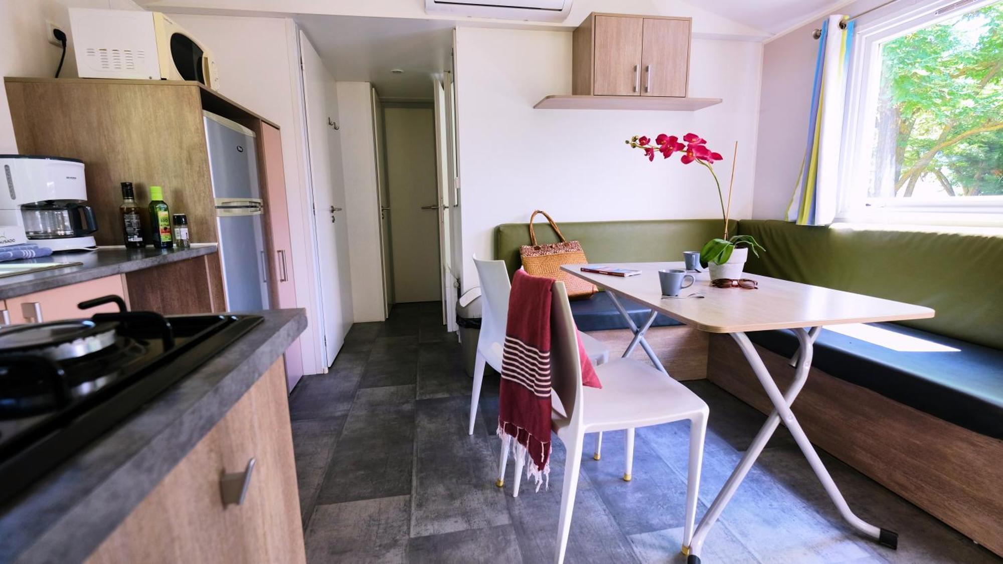 Camping Le Couriou Recoubeau-Jansac Exteriör bild