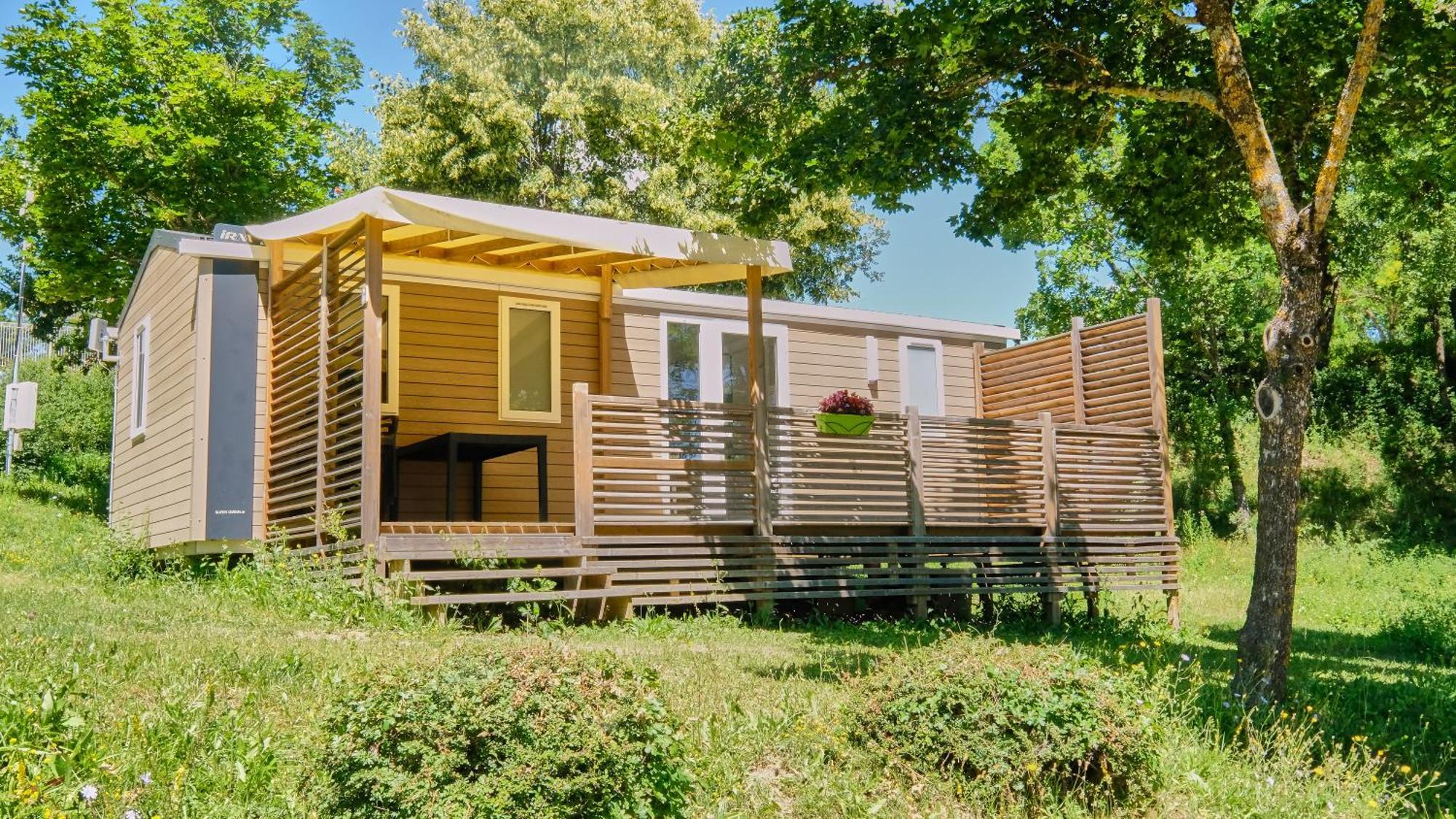 Camping Le Couriou Recoubeau-Jansac Exteriör bild