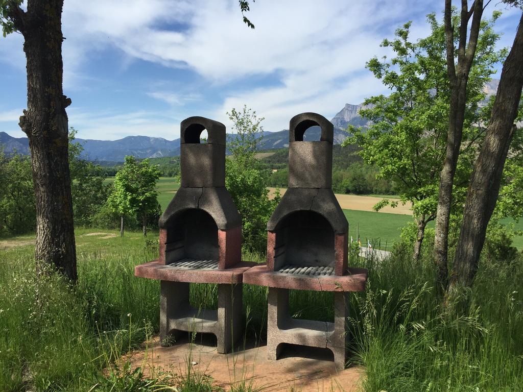 Camping Le Couriou Recoubeau-Jansac Exteriör bild