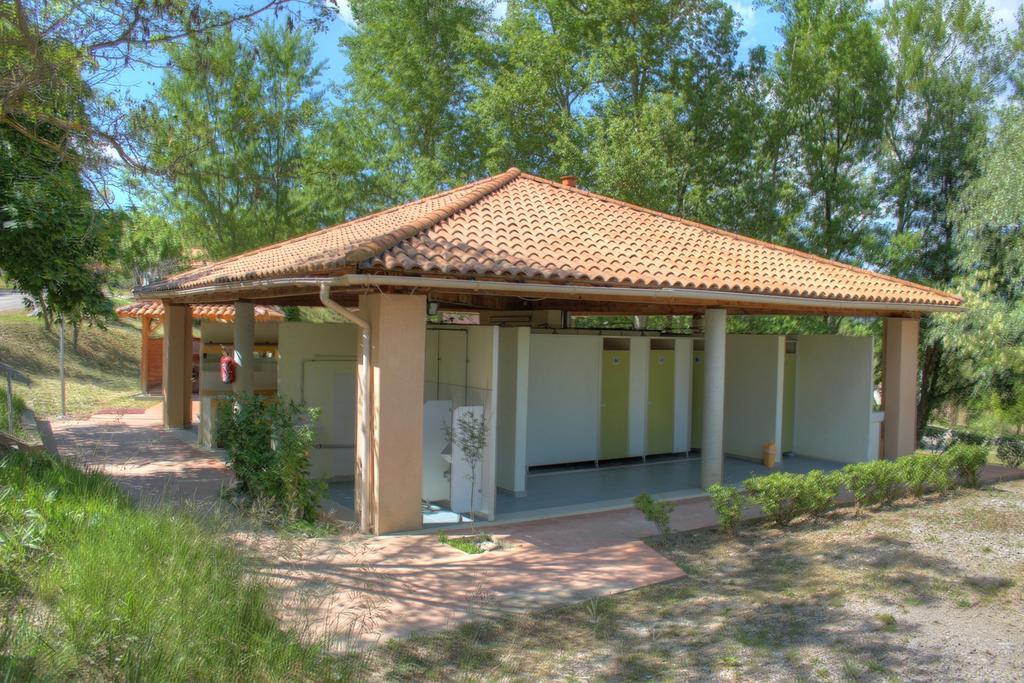 Camping Le Couriou Recoubeau-Jansac Exteriör bild
