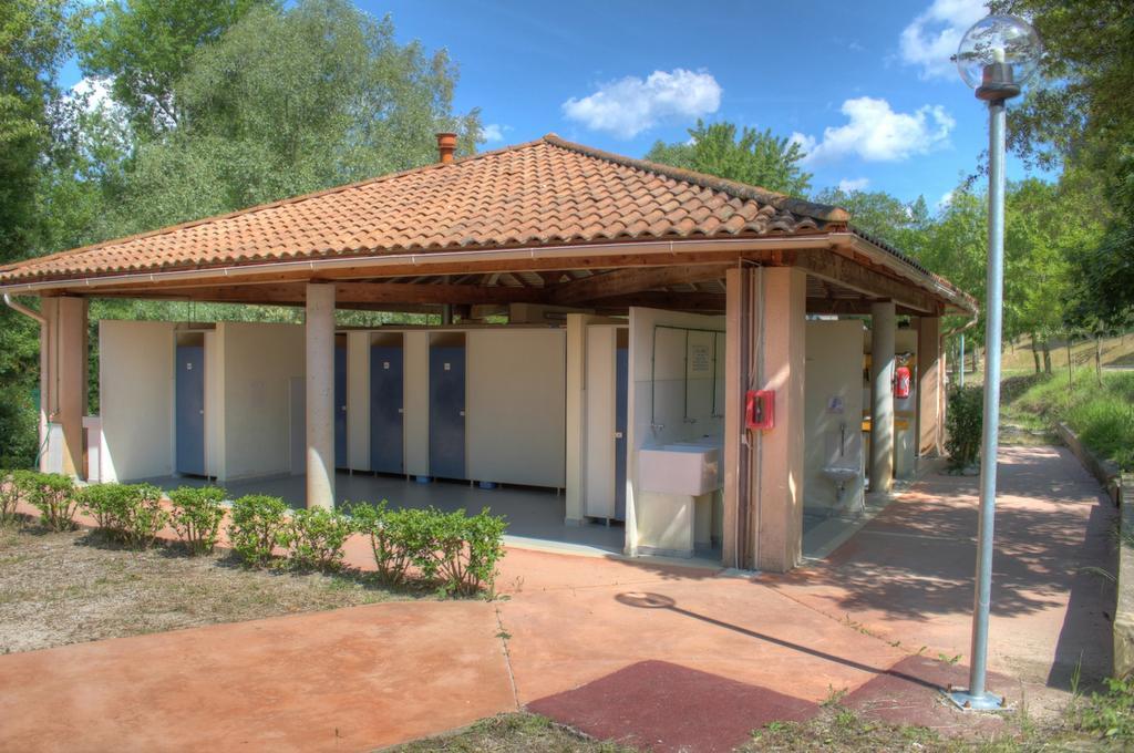 Camping Le Couriou Recoubeau-Jansac Exteriör bild