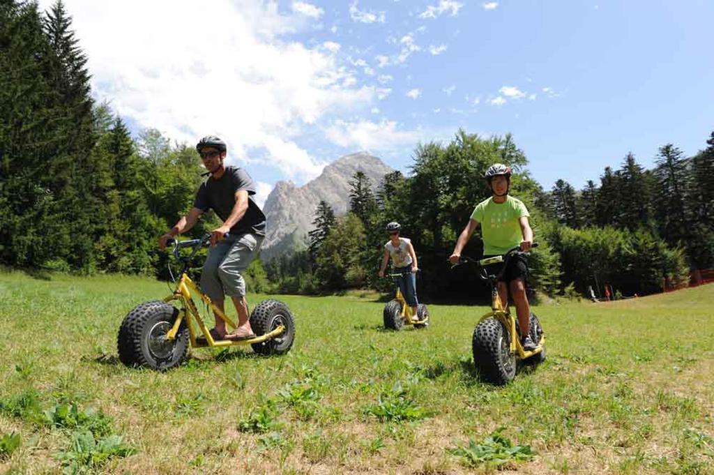 Camping Le Couriou Recoubeau-Jansac Exteriör bild