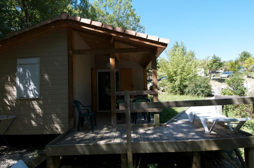 Camping Le Couriou Recoubeau-Jansac Exteriör bild