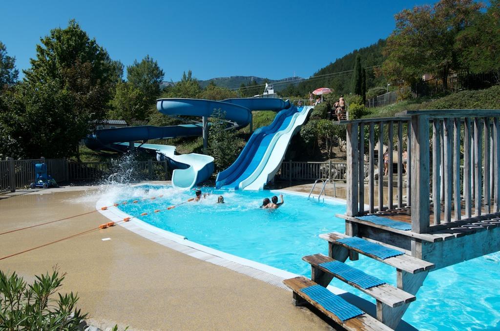 Camping Le Couriou Recoubeau-Jansac Exteriör bild
