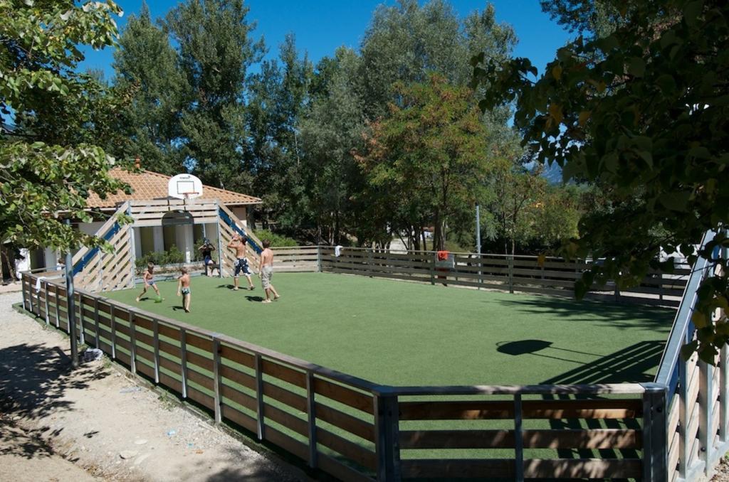 Camping Le Couriou Recoubeau-Jansac Exteriör bild